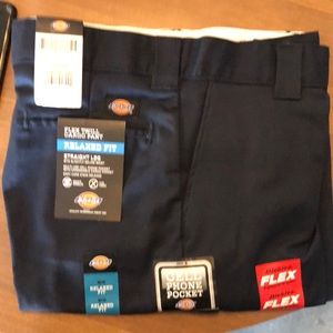 Flex twill cargo pants, relaxed fit, straight leg, easy care  stain release